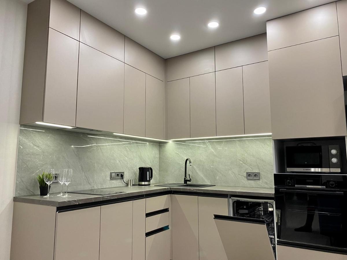 Slavutich Apartments Near Metro Station เคียฟ ภายนอก รูปภาพ
