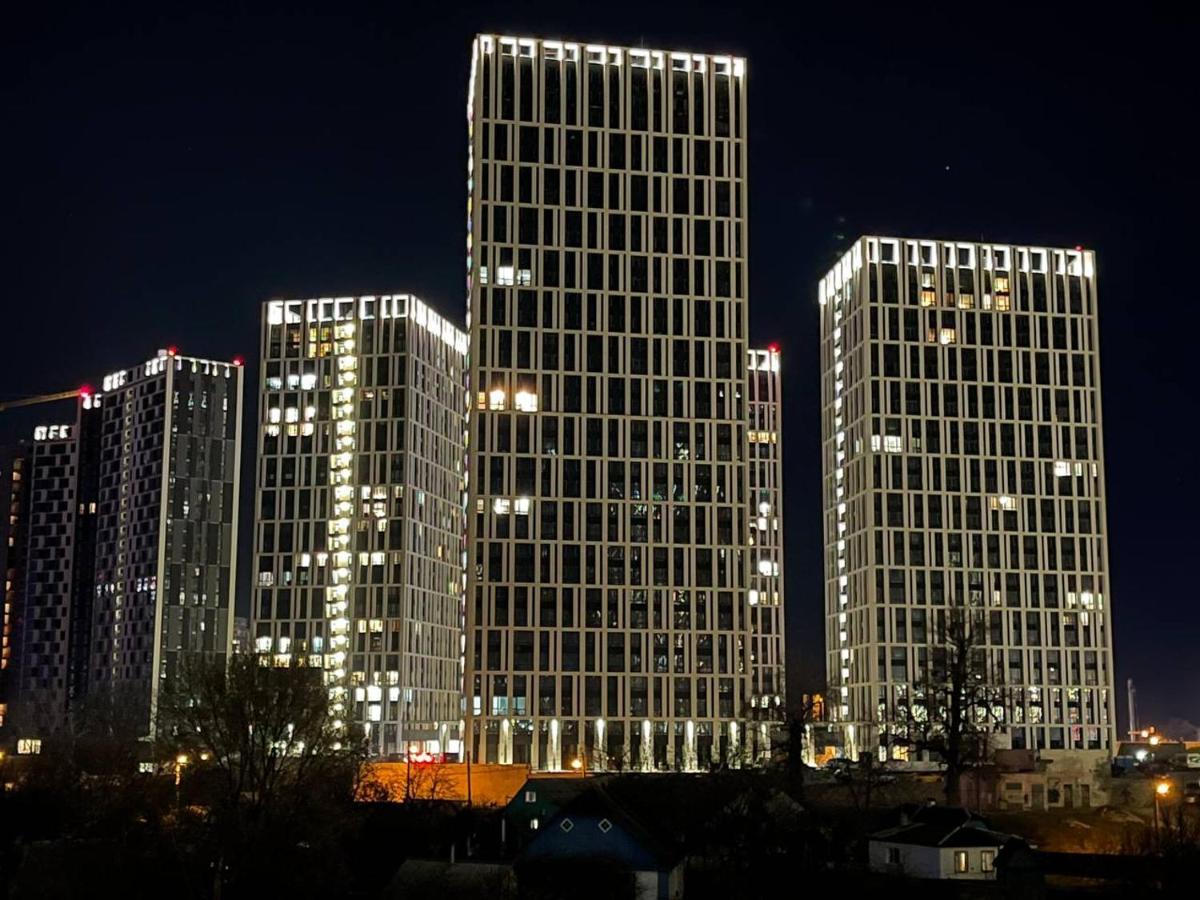 Slavutich Apartments Near Metro Station เคียฟ ภายนอก รูปภาพ