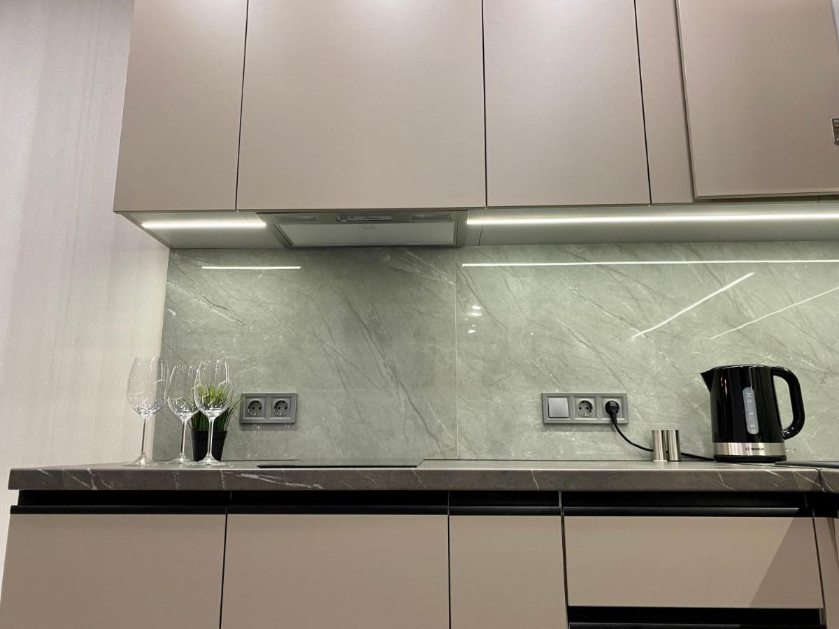 Slavutich Apartments Near Metro Station เคียฟ ภายนอก รูปภาพ