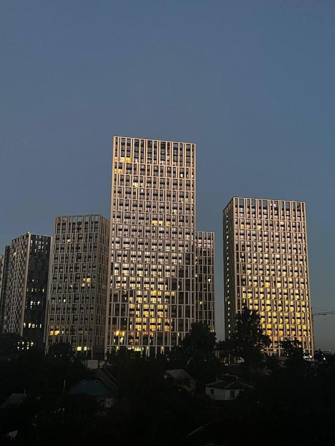 Slavutich Apartments Near Metro Station เคียฟ ภายนอก รูปภาพ