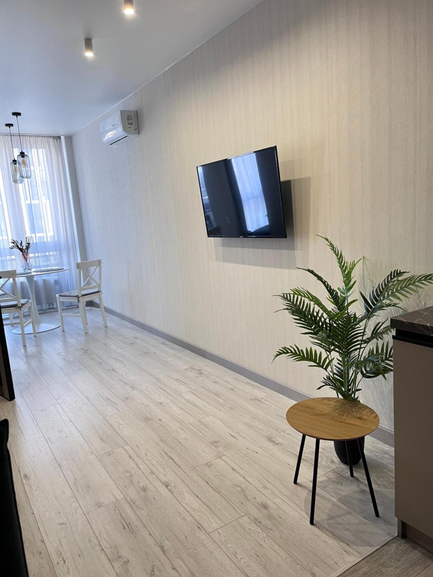 Slavutich Apartments Near Metro Station เคียฟ ภายนอก รูปภาพ